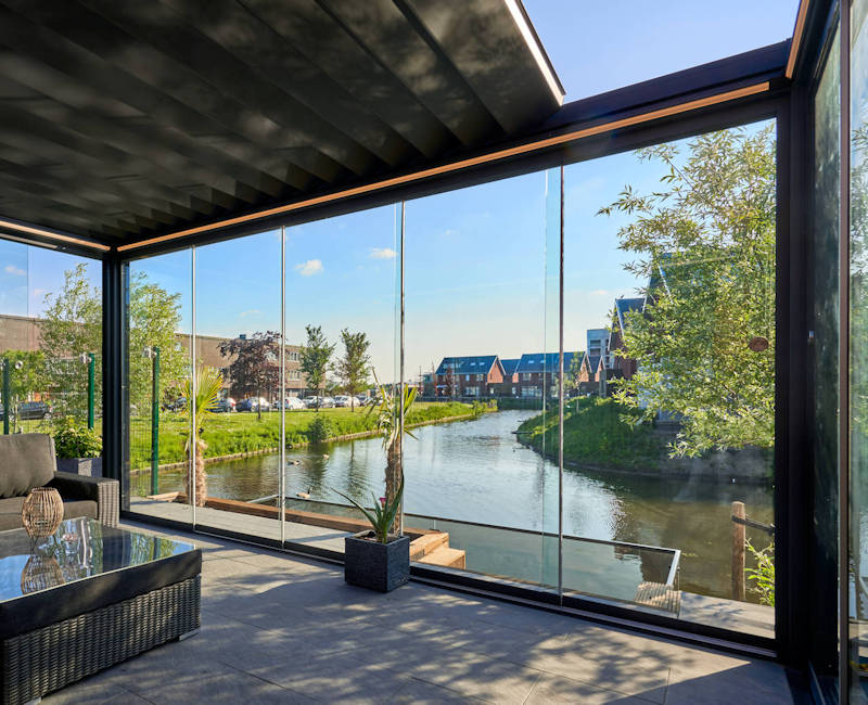 Pinela Deluxe Glass Garden Room with Louvred Retractable Roof